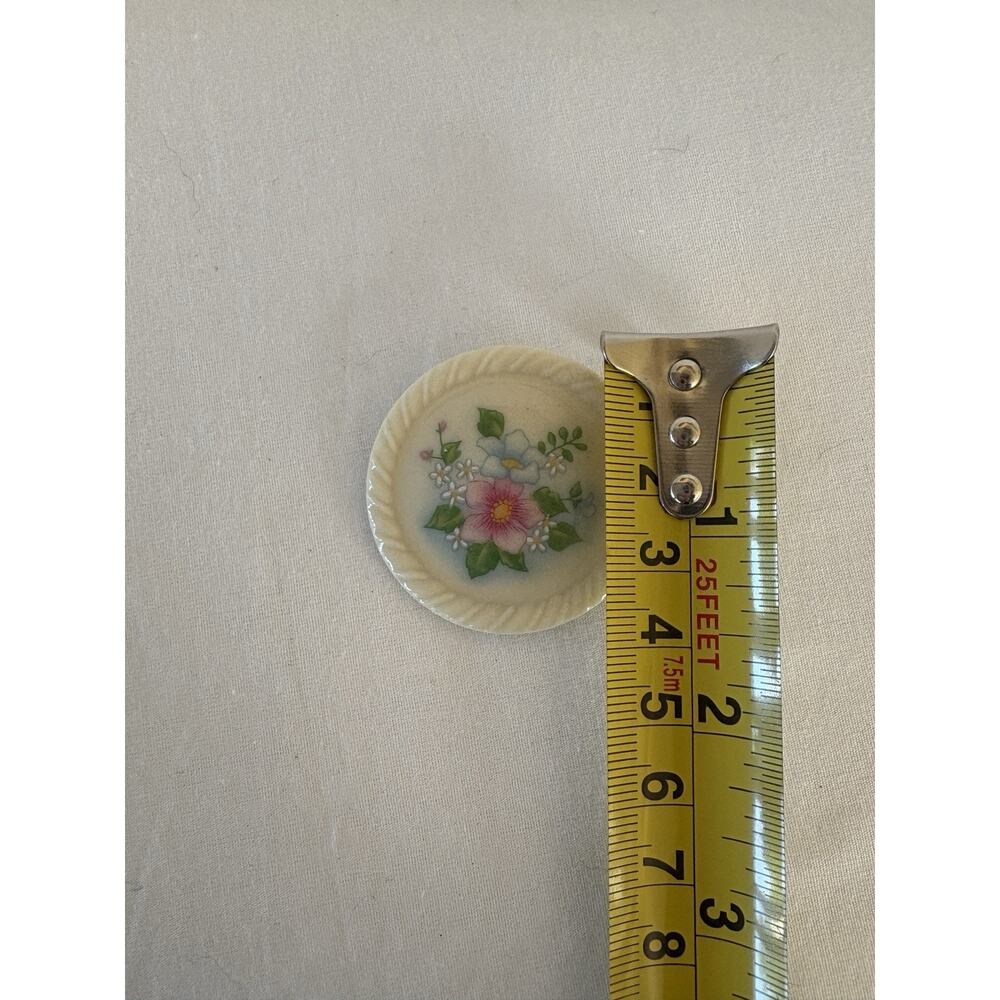 Vintage AVON Porcelain Pin Cream Pink Blue Floral Round Medallion 1.5" - Picture 6 of 6